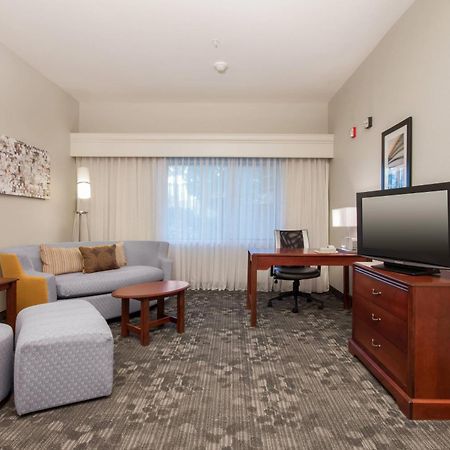 Courtyard By Marriott Palmdale Hotel Exterior foto