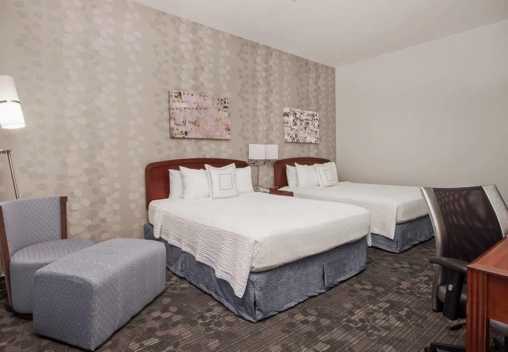 Courtyard By Marriott Palmdale Hotel Exterior foto
