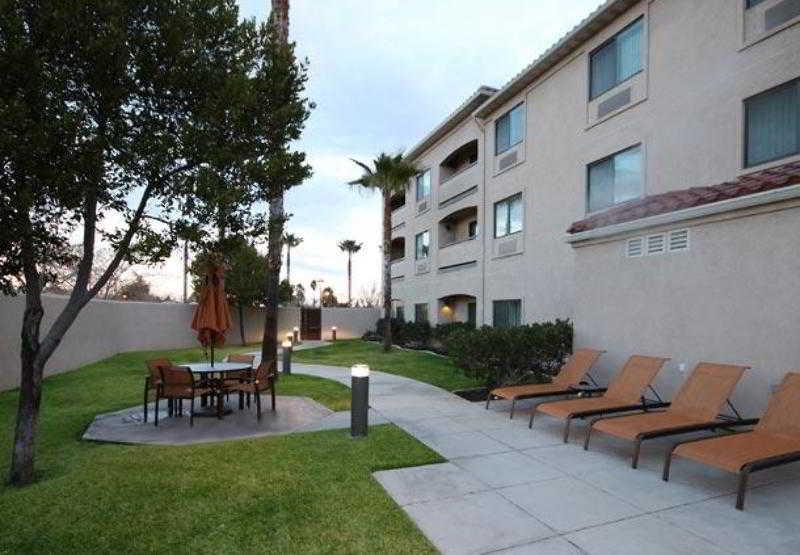 Courtyard By Marriott Palmdale Hotel Exterior foto