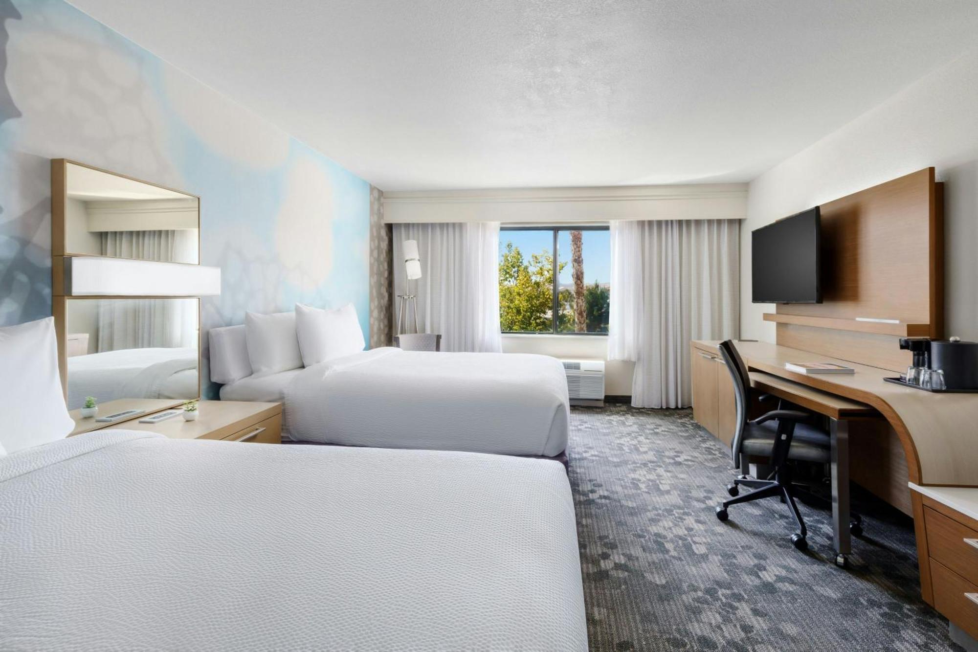 Courtyard By Marriott Palmdale Hotel Exterior foto