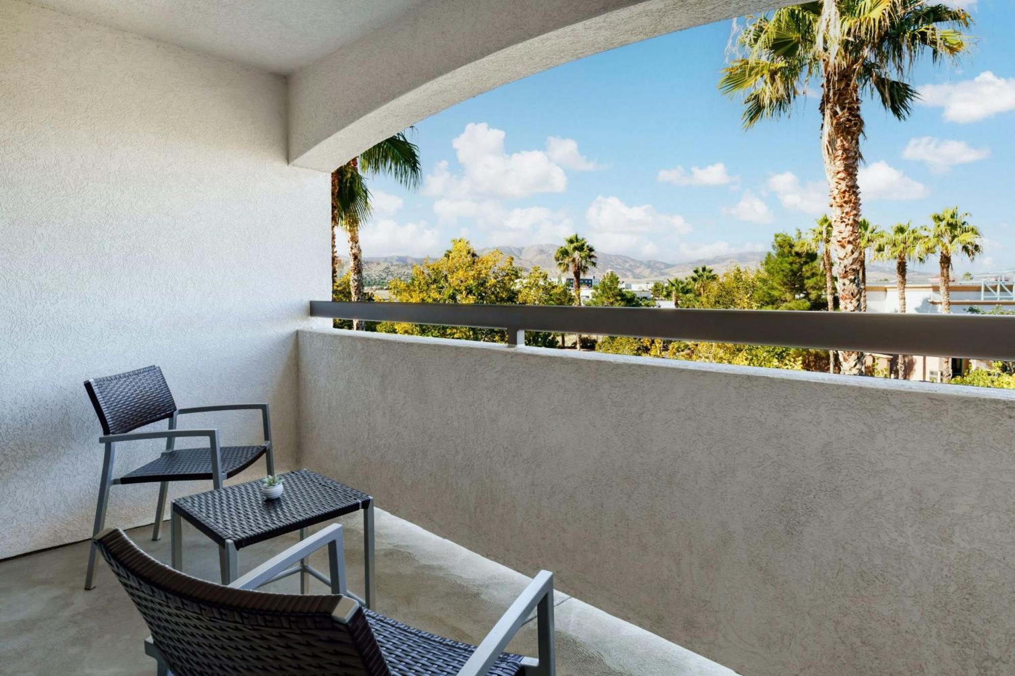Courtyard By Marriott Palmdale Hotel Exterior foto